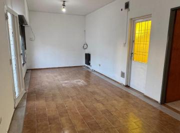PH · 58m² · 3 Ambientes · 2 Cocheras · PH en Venta 3 Ambientes con Patio y Cochera