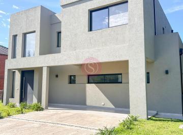 Casa · 240m² · 5 Ambientes · 2 Cocheras · Casa en Venta o Alquiler en Pilar, Barrio Campo Grande
