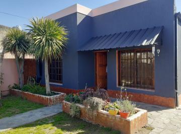 Casa · 133m² · 4 Ambientes · 1 Cochera · Casa en Venta _ Los Hornos
