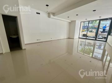 Local comercial · 56m² · 1 Ambiente · Local Planta Libre en Venta con Patio - 66 m²