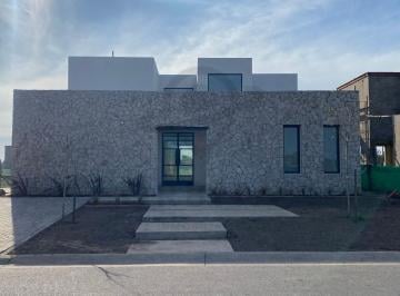 Casa · 223m² · 7 Ambientes · Casa en Venta en Barrio Santa Ana, Villa Nueva, Tigre, a La Laguna