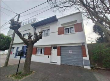 Casa · 130m² · 3 Ambientes · 1 Cochera · Casa 3 Ambientes en Venta - Barrio Villa Primera