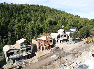 Casa · 69m² · 3 Ambientes · 1 Cochera · Casa 3 Amb. en Venta en Cerro Lindo El Estribo a 1 Km del Centro de Bariloche!