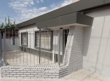 Casa de 2 ambientes, Córdoba · Casa en Alquiler - 3 Dorm. - Cochera