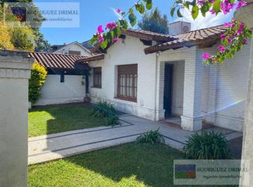 Casa · 857m² · 7 Ambientes · 2 Cocheras · Gran Casa Tipo Chalet en Turdera! Excelente Ubicacion!