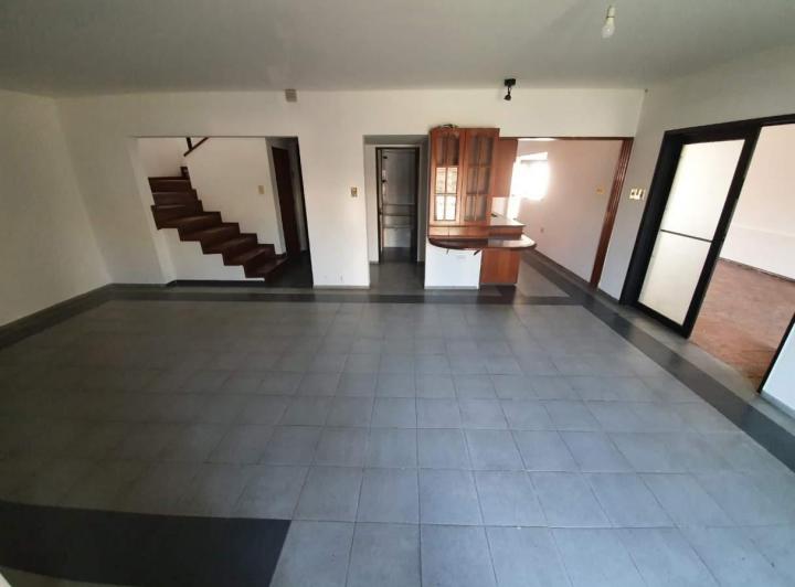 Casa · 180m² · 7 Ambientes