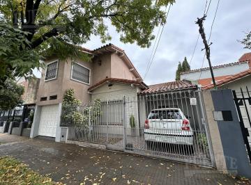 Casa · 182m² · 5 Ambientes · 2 Cocheras · Casa en Banfield Oeste
