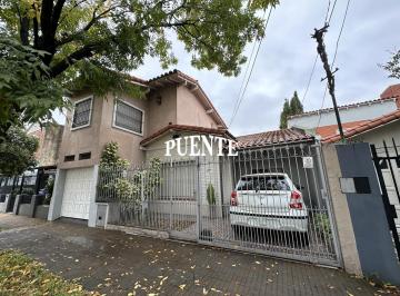 Casa · 182m² · 5 Ambientes · 2 Cocheras · Casa en Banfield Oeste
