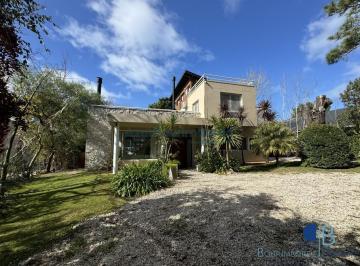 Casa · 280m² · 5 Ambientes · 1008 - Avestruz 38