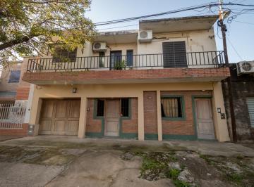Casa · 201m² · 6 Ambientes · 1 Cochera · Casa en Venta de 4 Dorm. a m de Av Facundo Zuviria