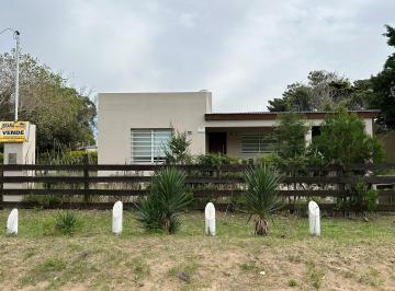Casa · 120m² · 3 Ambientes · 1 Cochera · Moderno Chalet Frente Al Mar + Terreno Libre en Esquina