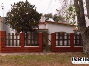 Casa de 3 ambientes, Mar de Ajó · Chalet en Lote: Solís Nº 426 - El Silvio - C663