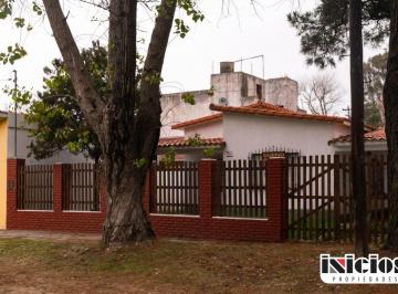 Casa de 3 ambientes, Mar de Ajó · Chalet en Lote: Solís Nº 426 - El Silvio - C663