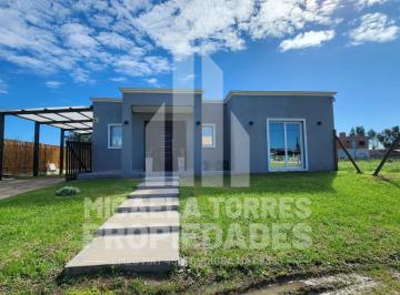Casa · 110m² · 3 Ambientes · 2 Cocheras · Casa en Venta Barrio Arbolada de Pilar
