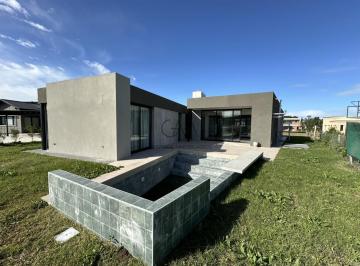 Casa · 217m² · 4 Ambientes · 2 Cocheras · Casa en Venta en Barrio Rumenco Joven