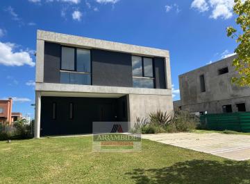 Casa · 202m² · 4 Ambientes · 2 Cocheras · Casa en Puertos del Lago - Araucarias