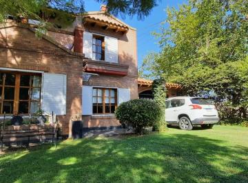 Casa · 230m² · 6 Ambientes · 3 Cocheras · Casa B Privado Villa Nueva Gllen 3 Hab. C/ Piscina