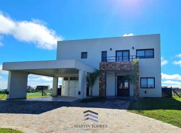 Casa · 237m² · 7 Ambientes · 2 Cocheras · Casa en Venta en Riberas, Puertos, Escobar