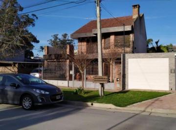 Casa · 213m² · 5 Ambientes · 3 Cocheras · Chalet 5 Ambientes en Colinas de Peralta Ramos