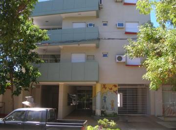 Departamento de 5 ambientes, Resistencia · Av Paraguay 545 - Microcentro