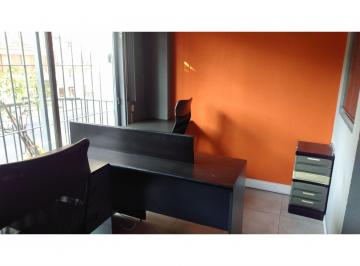 Casa · 200m² · Oficina Comercial Sobre Av San Juan Al 4100 (Ideal Call Center)