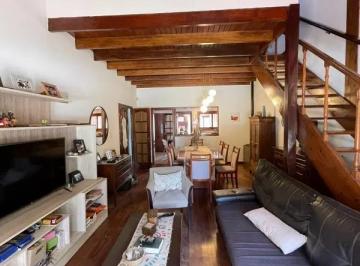 Casa · 240m² · 5 Ambientes · 3 Cocheras · Casa en Venta - 4 Dorm. 2 Baños - Cochera - 400 m² - Mar del Plata
