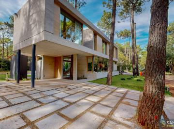 Casa de 5 ambientes, Cariló · Carilo, Una Casa con Vistas Panorámicas Al Cariló Golf.