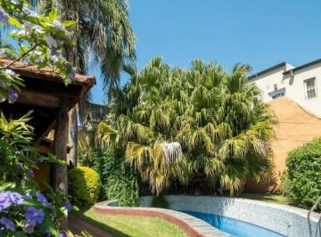 Casa · 383m² · 12 Ambientes · Se Vende Propiedad en 4 de Enero 1800. Excelente Ubicacion.
