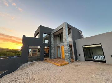 Casa · 230m² · 5 Ambientes · 2 Cocheras · Casa en Venta Costa Esmeralda