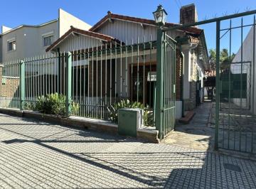 Casa · 182m² · 5 Ambientes · 3 Cocheras · Casa 3 Ambientes con Jardín y Pileta en Villa Adelina