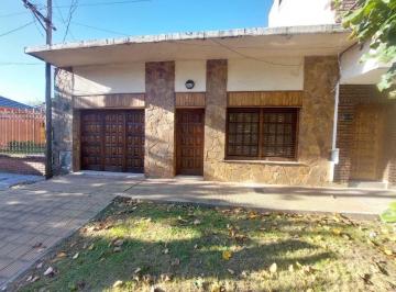 Casa · 90m² · 4 Ambientes · 2 Cocheras · Casa en Venta en Tolosa, La Plata, G. B. a. Zona Sur
