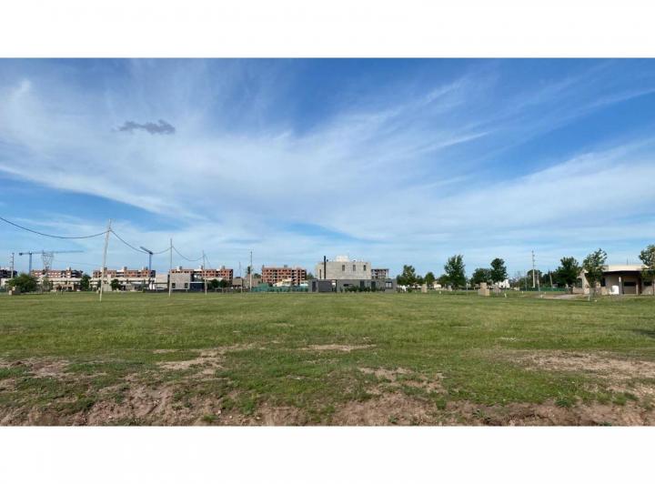 Terreno · 830m²