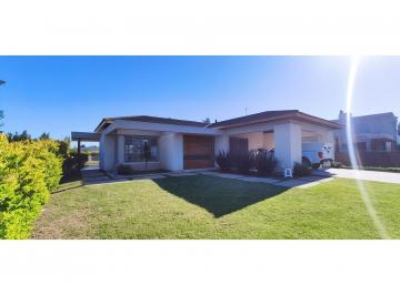 Casa · 240m² · 5 Ambientes · 2 Cocheras · Casa Semi Amueblada en Greenes, Fisherton