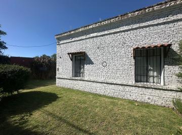 Casa · 85m² · 3 Ambientes · 1 Cochera · Casa en Alquiler Vacacional - Torres - Luján