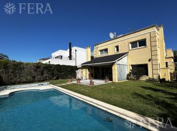Casa · 190m² · 4 Ambientes · 1 Cochera · Venta de Casa de 4 Ambientes con Piscina en Nuevo Quilmes
