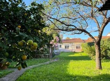 Casa · 81m² · 3 Ambientes · 2 Cocheras · Casa 3 Amb en Venta en Banfield