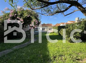 Casa · 81m² · 3 Ambientes · 2 Cocheras · Casa 3 Amb en Venta en Banfield
