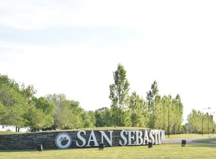 Terreno · 910m²