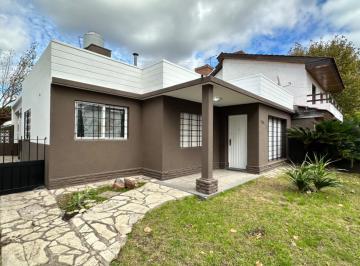 Casa · 128m² · 4 Ambientes · 5 Cocheras · Precio de Remate, Casa Americana 4 Amb Fondo Libre