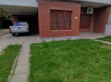 Casa · 122m² · 6 Ambientes · 3 Cocheras · Casa con Posibilidad de 2 Terrenos a La Venta en General Belgrano