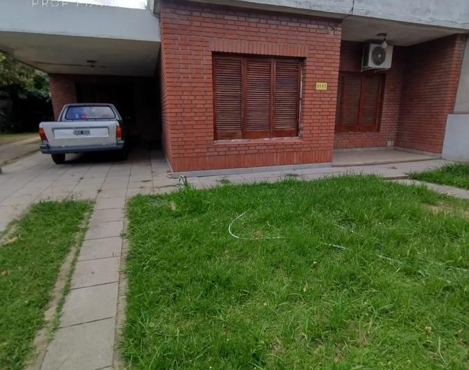 Casa · 122m² · 6 Ambientes · 3 Cocheras