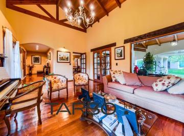 Casa · 380m² · 7 Ambientes · 2 Cocheras · 4 Dorm. Casa Tradicional en Excelente Condiciones - El Bosque