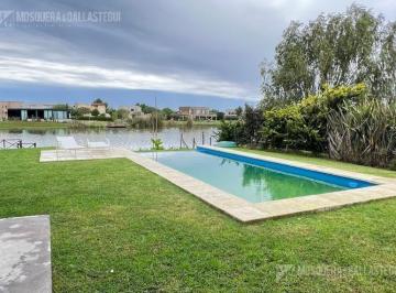 Casa · 243m² · 5 Ambientes · 4 Cocheras · Casa a Laguna en Venta con Renta de U$2500 Hasta Abril 2027. El Cantón Norte.