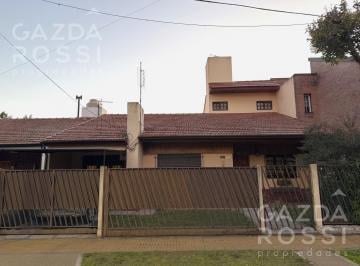 Casa · 130m² · 5 Ambientes · 1 Cochera · Casa en Venta en Adrogue