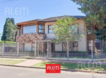 Casa · 280m² · 5 Ambientes · 2 Cocheras · Casa en Venta en Monte Grande - Zona Residencial