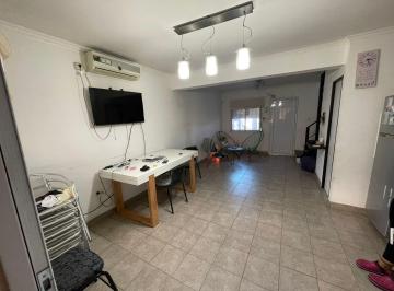 Casa · 70m² · 3 Ambientes · 1 Cochera · Dúplex Venta 2 Dorm 2 Baños