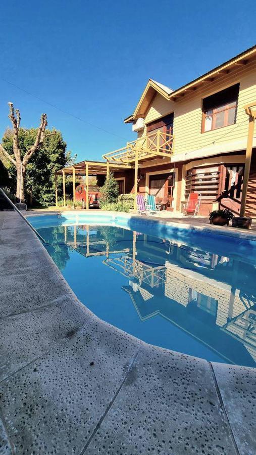 Casa 4 amb, 240m² con pileta y cochera — Pinos de Anchorena