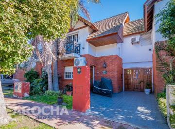 Casa · 140m² · 4 Ambientes · 1 Cochera · Casa en Venta - Los Robles - Burzaco