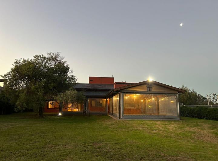 Casa · 300m² · 14 Ambientes · 2 Cocheras