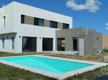 Casa · 189m² · 5 Ambientes · Casa en Venta en Club de Campo Manuel Belgrano